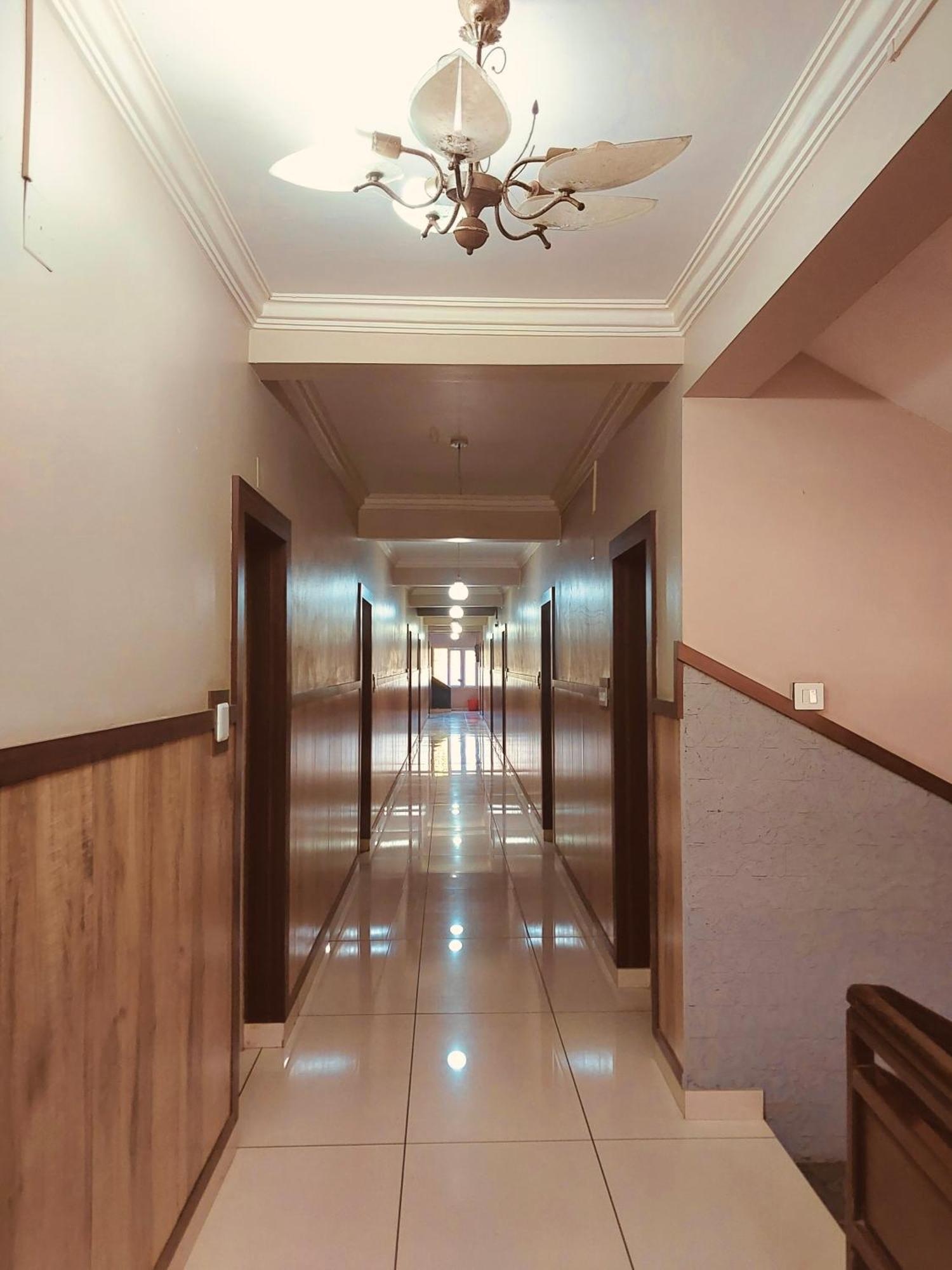 Hotel Royal Wings Elūr Kültér fotó