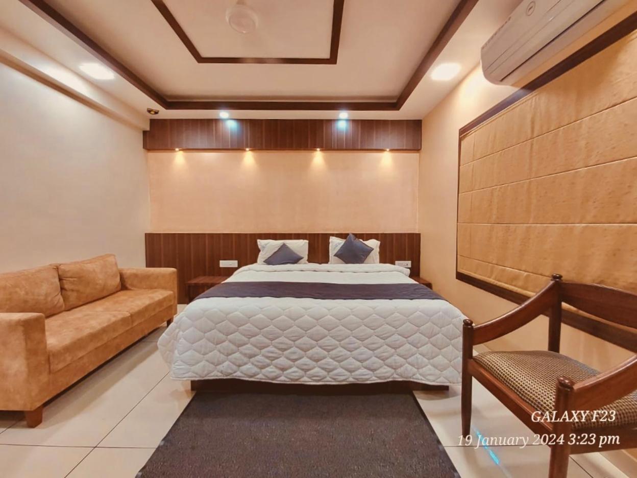 Hotel Royal Wings Elūr Kültér fotó